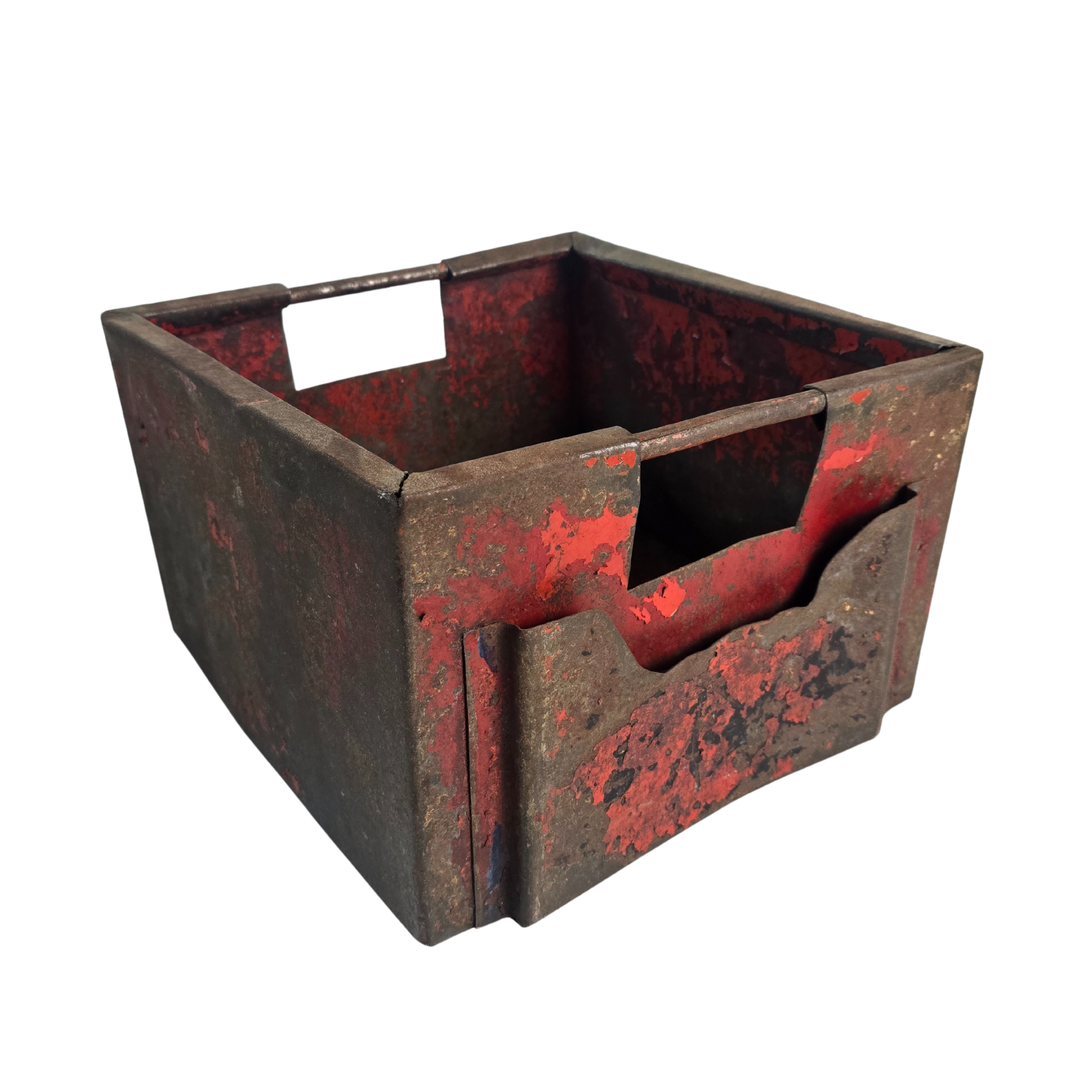 Alte Metallkiste rot mit Rost
